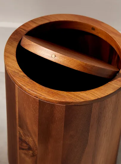 Cesta de basura redonda de madera para baño
