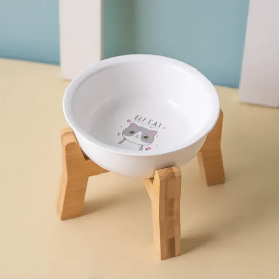 Nórdico - cuenco de cerámica del snack del animal doméstico del estilo con el alto - pie de madera para el perro y el gato