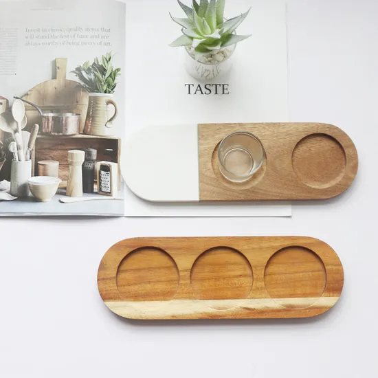 Tablero de vuelo de cerveza de madera de mármol con forma de paleta y portavasos de vidrio
