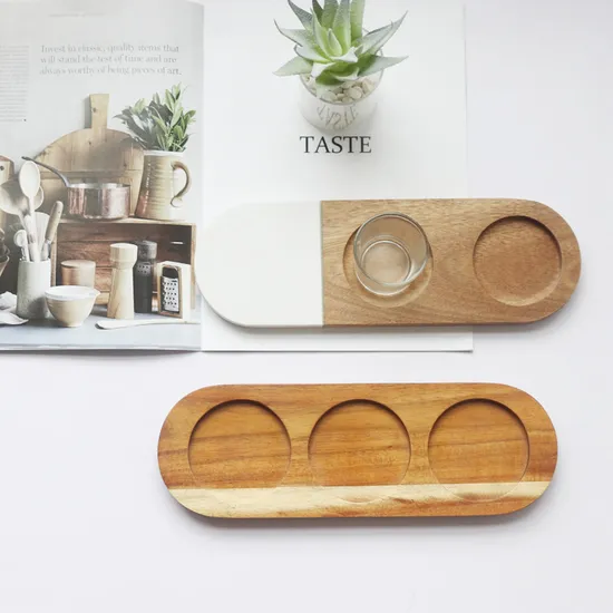 Tablero de vuelo de cerveza de madera de mármol con forma de paleta y portavasos de vidrio