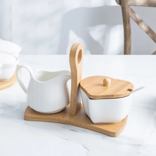 Juego de servicio de café con crema y azúcar de cerámica blanca de 3 piezas con tapa y bandeja de bambú para servir