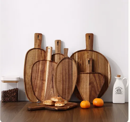 Plato para servir de madera de acacia hecho a mano con forma de hongo y tallas únicas