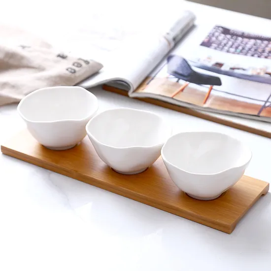 Elegante juego de platos de cerámica para refrigerios con bandeja de madera para servir
