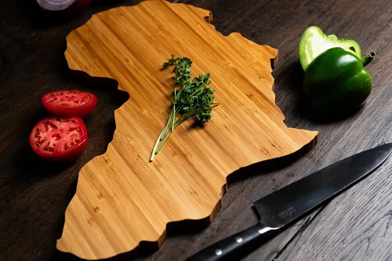 Tabla de cortar y servir de bambú con forma única de África para cocina