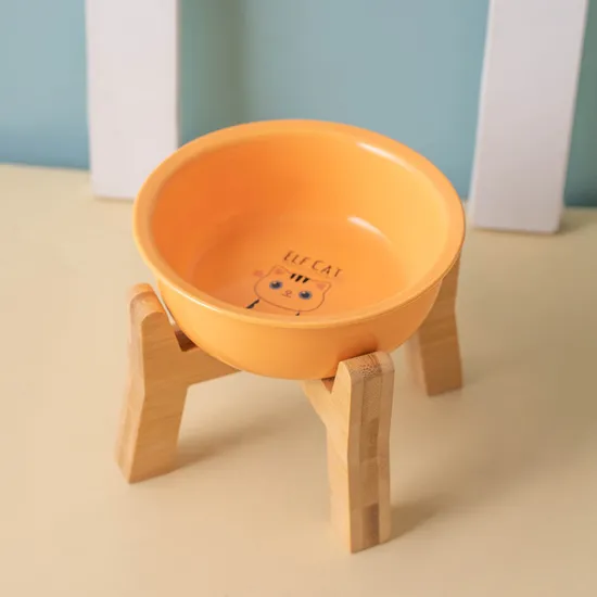 Nórdico - cuenco de cerámica del snack del animal doméstico del estilo con el alto - pie de madera para el perro y el gato