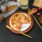 Plato/bandeja redondo personalizado de madera de ébano para servir pizza con asa