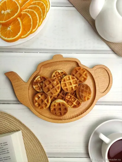 Plato de postre para aperitivos de madera de haya con forma de tetera