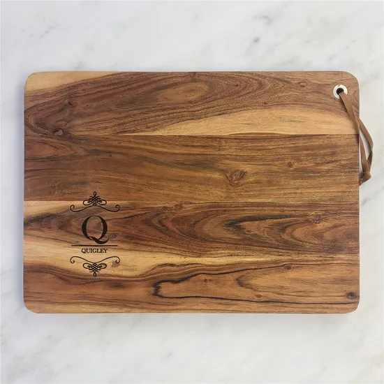 Tabla de cortar de madera grande con logotipo grabado personalizado y cuerda de cuero