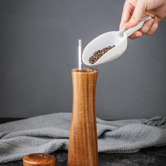 Molinillo manual de madera de acacia bien elaborado para pimienta y especias