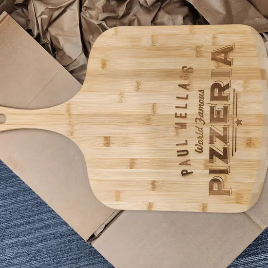 Tablero de bambú grande al por mayor de la pizza del tablero del pan de la pulgada de madera sólida 22X14 con la manija