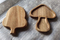 Bandeja/platos creativos de madera de Acacia con forma de seta de 13x11 pulgadas para servir café