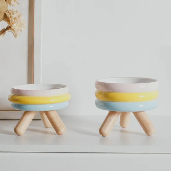 Cuenco de cerámica colorido para perros y gatos con protección de red y pie de madera alto