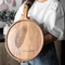 Bandeja redonda personalizada vendedora caliente de la porción de madera de acacia con la manija