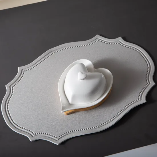 Gres en forma de corazón/plato de mantequilla cubierto de porcelana Contenedor de mantequilla con bandeja de bambú