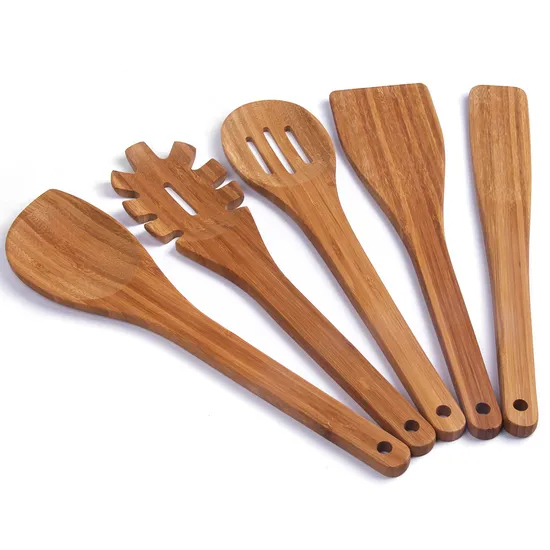 Juego de 5 utensilios de cocina de bambú de alta calidad.