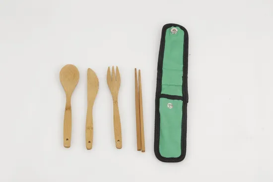 Palillo de cuchara de cuchillo de tenedor de bambú ligero con bolsa de viaje