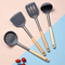 Utensilios de cocina a prueba de calor del silicón de la categoría alimenticia que fríen la pala de cocinar con la manija de madera