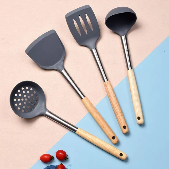 Utensilios de cocina a prueba de calor del silicón de la categoría alimenticia que fríen la pala de cocinar con la manija de madera