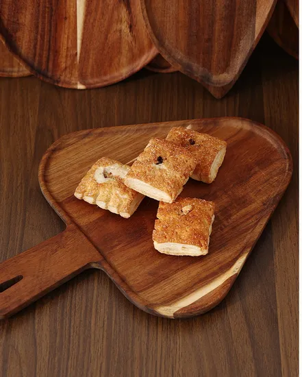 Plato para servir de madera de acacia hecho a mano con forma de hongo y tallas únicas