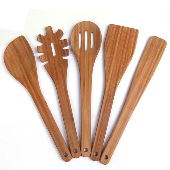 Juego de 5 utensilios de cocina de bambú de alta calidad.