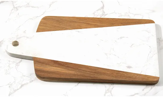 Tabla de quesos de madera natural y mármol con asa y orificio para colgar