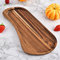 Elegante juego de platos llanos de madera de acacia para una cena moderna