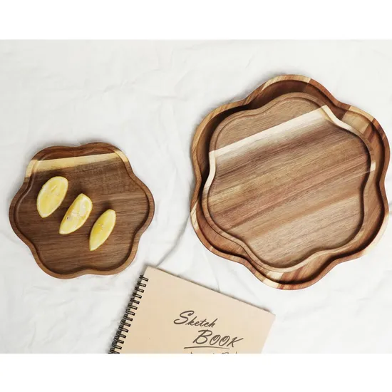 Placas aisladas resistentes al calor de la porción de la bandeja de la cocina de madera del acacia