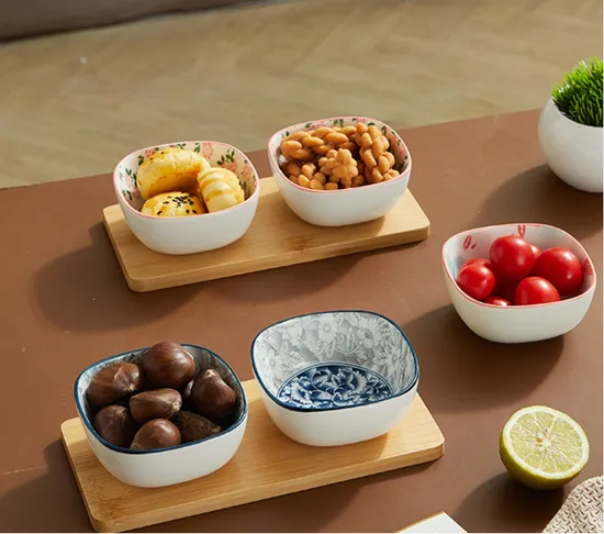 Elegante juego de cuencos de cerámica con bandeja de bambú para servir