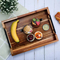 Bandeja de madera rústica hecha a mano con asas para desayuno en Bed & Dining