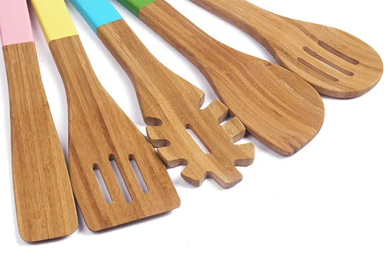 Juego de 5 utensilios de cocina de bambú con pintura en color de alta calidad