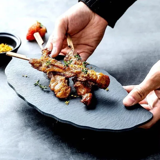 Tablero de charcutería de pizarra con forma de hoja para cocina