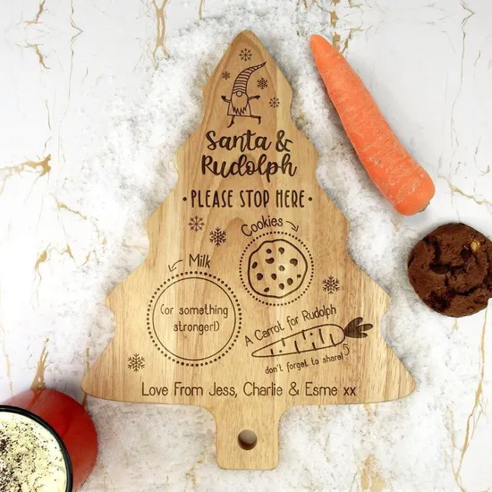 Tabla de cortar de madera con forma de árbol de Navidad grabada personalizada