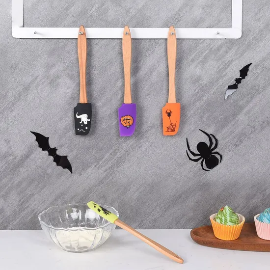 El estilo al por mayor de Halloween imprimió la espátula de la hornada de la torta y de la crema del silicón con la manija de madera