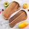 Elegante juego de platos llanos de madera de acacia para una cena moderna