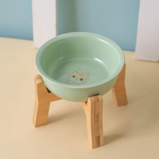 Nórdico - cuenco de cerámica del snack del animal doméstico del estilo con el alto - pie de madera para el perro y el gato