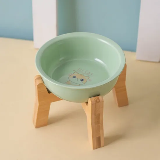 Nórdico - cuenco de cerámica del snack del animal doméstico del estilo con el alto - pie de madera para el perro y el gato