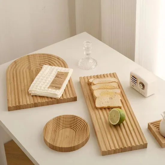 Tabla para cortar pan con bandeja para servir de madera de haya con diseño ondulado