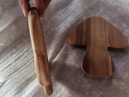 Elegantes platos de madera de acacia con forma de setas y bellotas para aperitivos/nueces