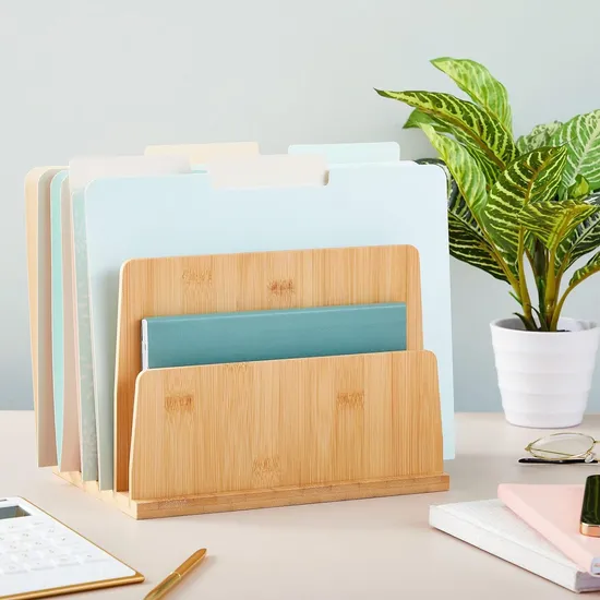 Carpeta de escritorio de oficina con estante de organización y almacenamiento de bambú y madera para papelería, materiales, letras