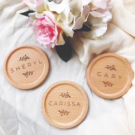 Posavasos de madera de haya redondos y cuadrados grabados personalizados para regalos personales