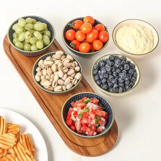 Bandeja de madera de acacia con 3 cuencos de cerámica de diferentes colores para servir Chip y DIP