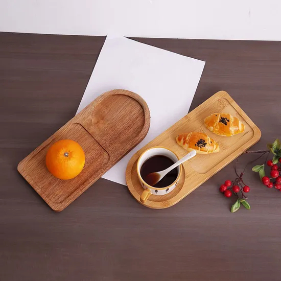 Bandeja para servir desayuno de madera de bambú con taza de café de cerámica