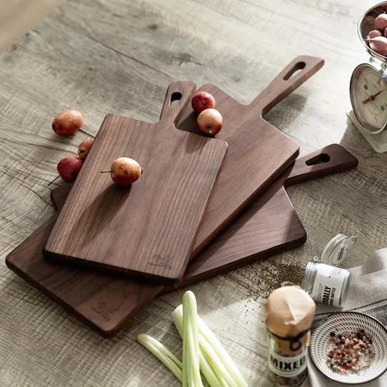Plato duradero de madera de nogal desgastado para picnics y fiestas