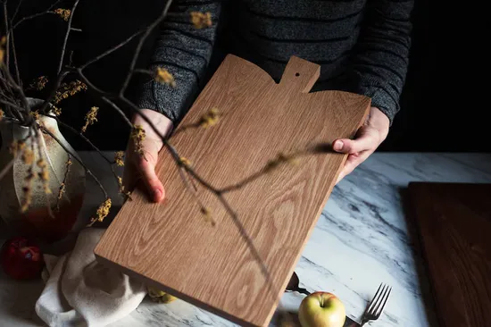 Tabla de cortar de madera de roble con forma de paleta grande, tabla de cortar con orificio para colgar