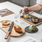 Tabla de quesos de pizarra con plato de filete y madera de acacia de diferentes formas personalizada