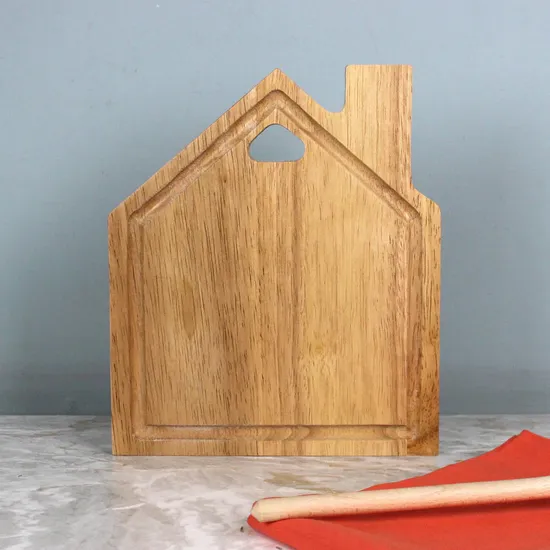 Tabla para servir de madera de acacia Houseshape, tabla para cortar frutas con orificio para colgar