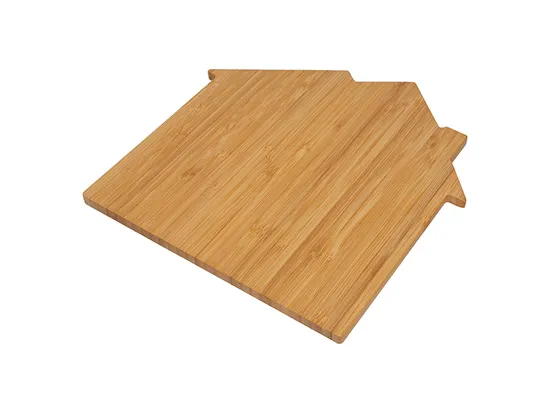 Tabla de cortar de bambú con forma de casa para una presentación elegante de los alimentos