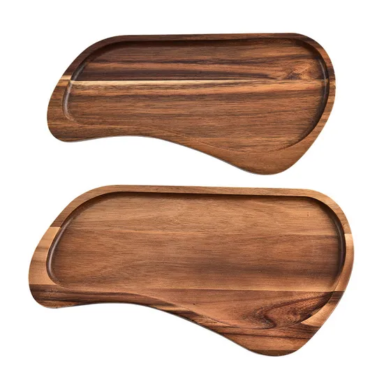 Elegante juego de platos llanos de madera de acacia para una cena moderna