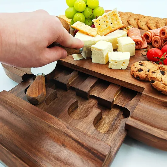 Tabla de quesos de madera de acacia de lujo vendedora caliente con cajón y juego de cuchillos