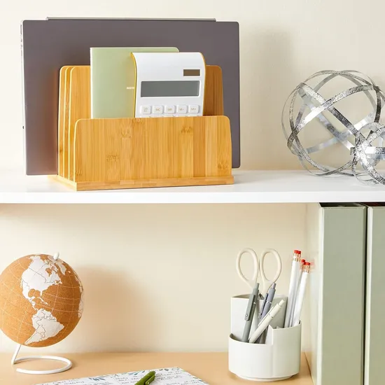 Carpeta de escritorio de oficina con estante de organización y almacenamiento de bambú y madera para papelería, materiales, letras